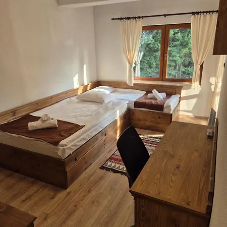 Vakantiehuis самостоятелна къща планински перли, дом 1 на 5 мин от лифт стойките, пампорово *