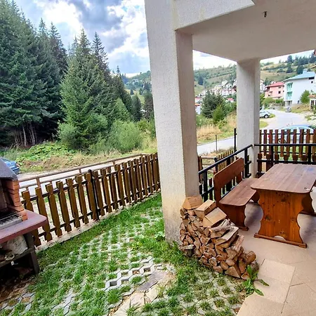 самостоятелна къща планински перли, дом 1 на 5 мин от лифт стойките, пампорово Tatil Evi Stoykite